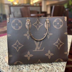 LV on the go GM(2021). Almost brand new.Come with dust bag and retail tag. 2800$